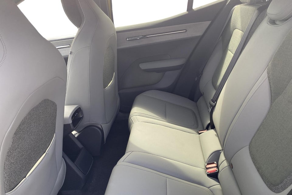 Volvo EX30 Standard Range Plus 5d