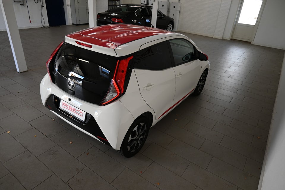 Toyota Aygo 1,0 VVT-i x-plore x-shift 5d