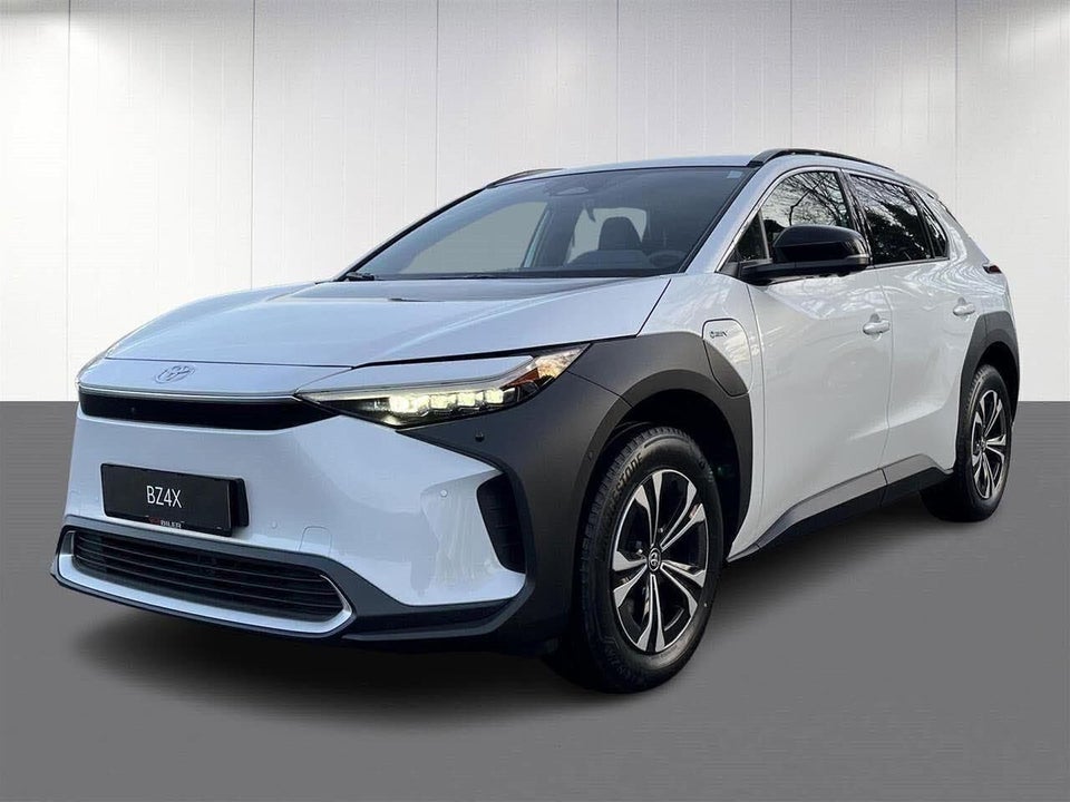 Toyota bZ4X Executive 5d