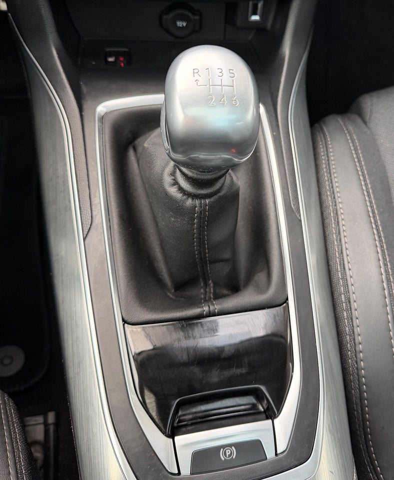 Peugeot 308 1,5 BlueHDi 130 Prestige Sky 5d