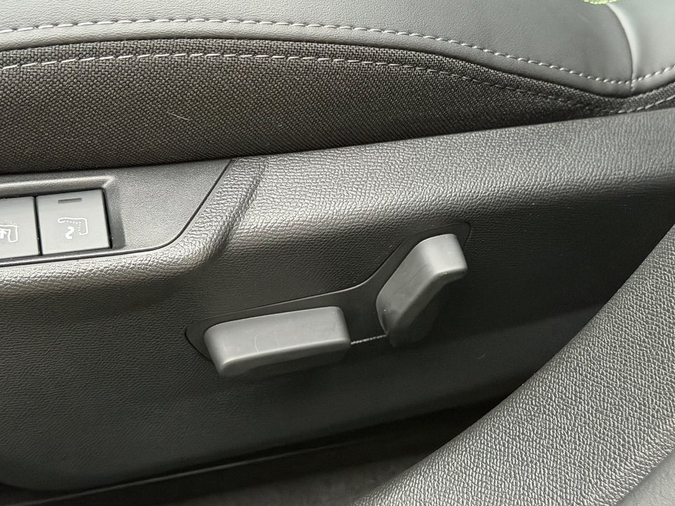 Peugeot e-208 54 GT 5d