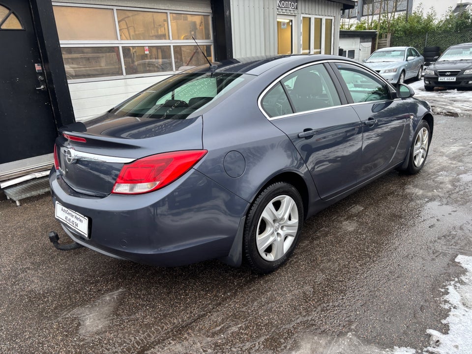 Opel Insignia 1,8 Edition 4d