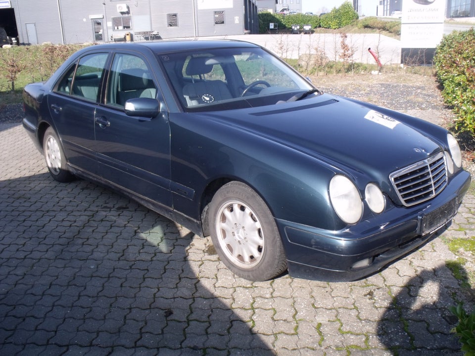 Mercedes E200 2,2 CDi Classic aut. 4d