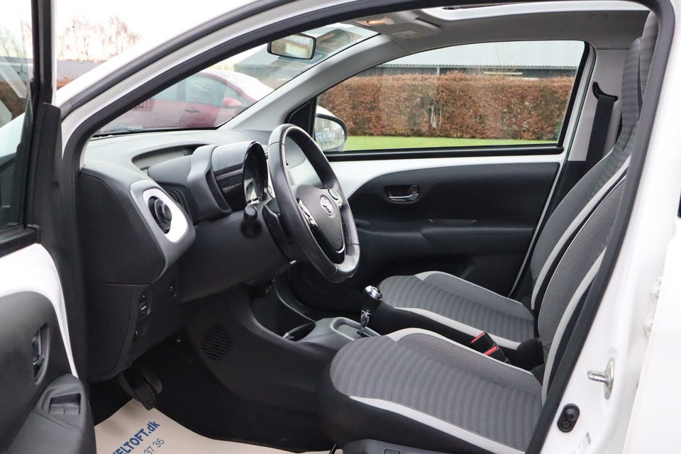 Toyota Aygo 1,0 VVT-i x-clusiv x-shift 5d