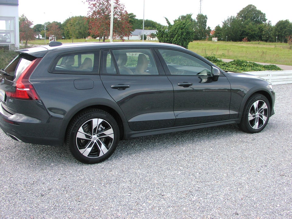 Volvo V60 CC 2,0 D4 190 aut. AWD 5d