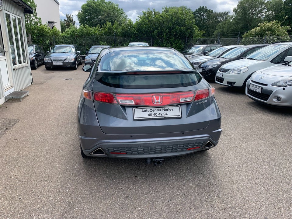 Honda Civic 1,8 Executive 5d