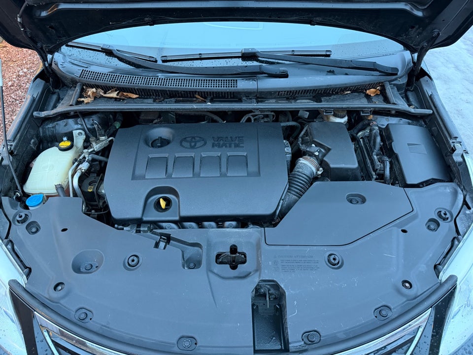 Toyota Avensis 1,8 VVT-i TX stc. 5d