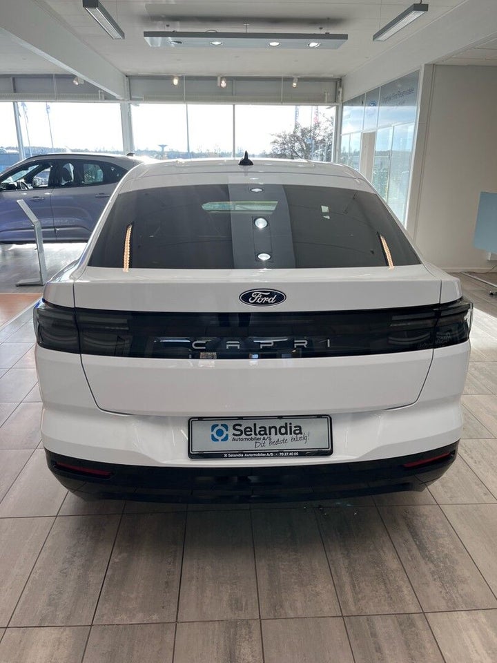 Ford Capri 82 Select Extended Range 5d