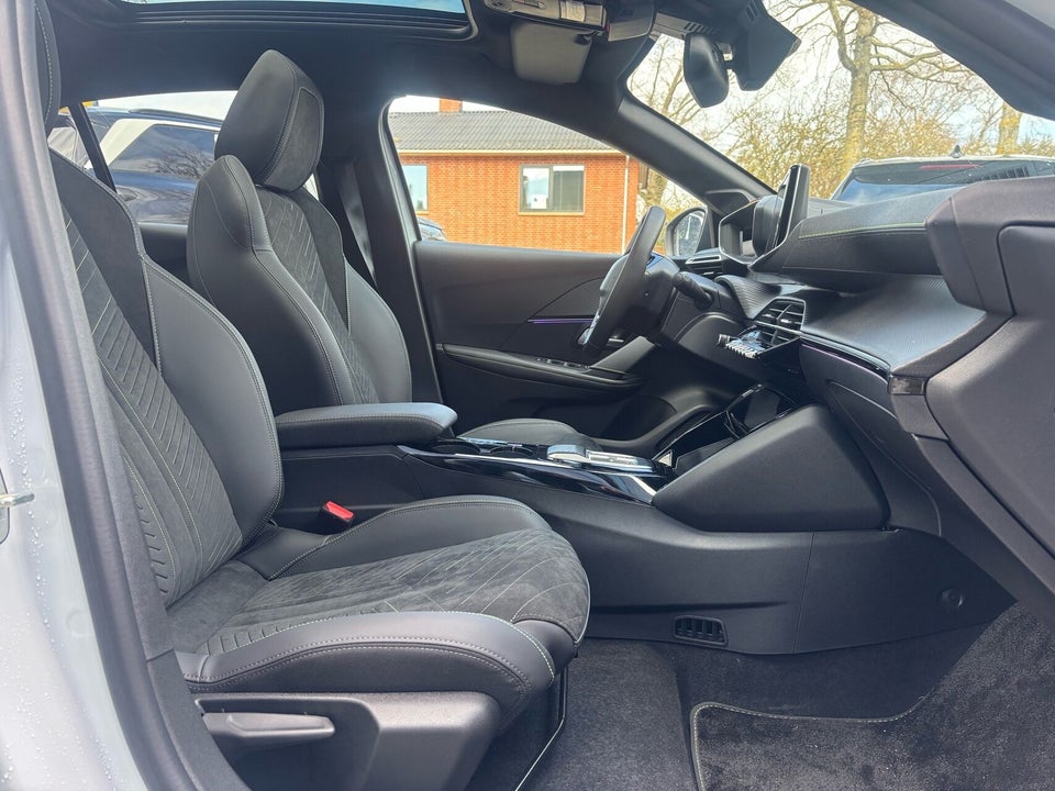 Peugeot e-208 54 GT Pack 5d