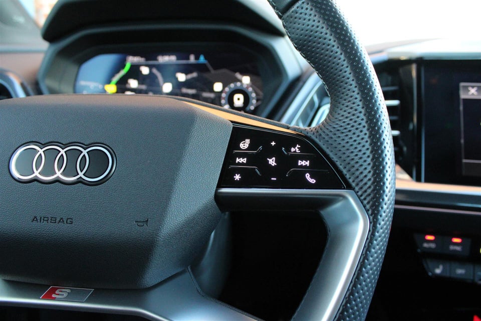Audi Q4 e-tron 50 S-line quattro 5d