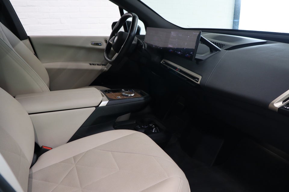 BMW iX xDrive40 Fully Charged Sport 5d