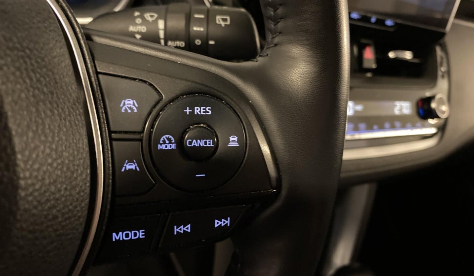 Toyota Corolla Cross 2,0 Hybrid Style CVT 5d