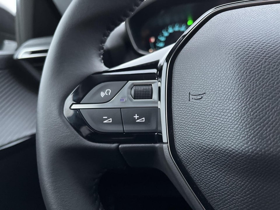 Peugeot e-208 50 Style 5d