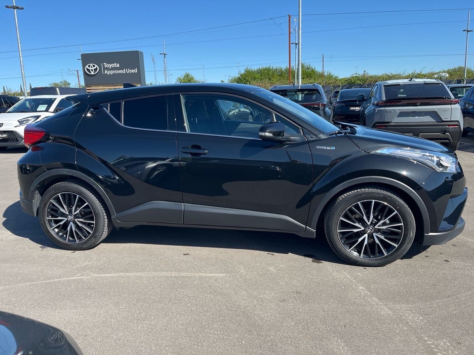 Toyota C-HR 1,8 Hybrid Selected CVT 5d