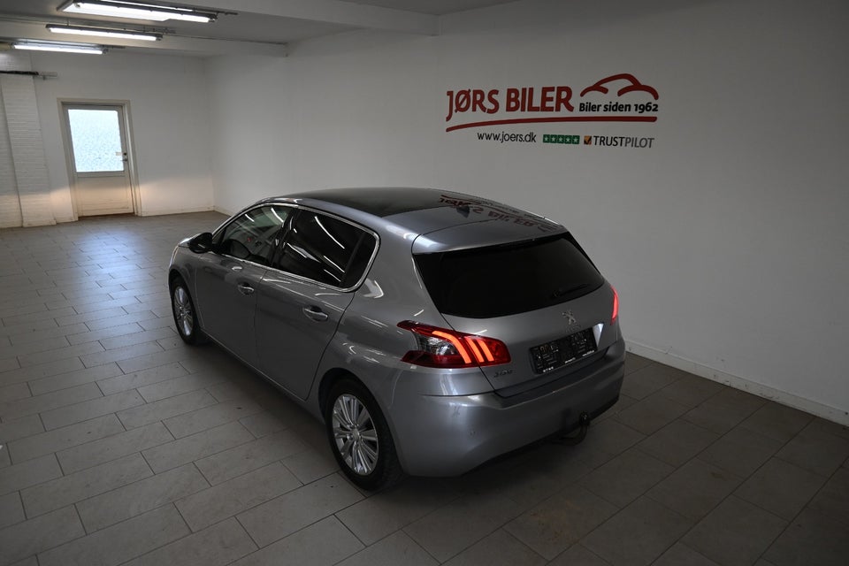 Peugeot 308 1,2 PureTech 130 Selection Sky 5d