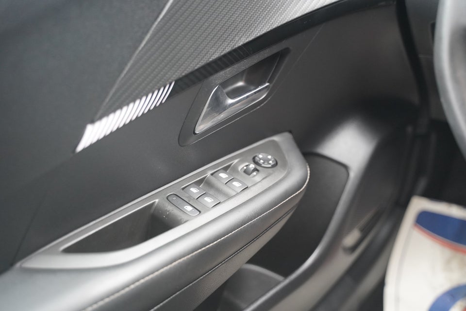 Peugeot 208 1,2 PureTech 100 Allure+ 5d