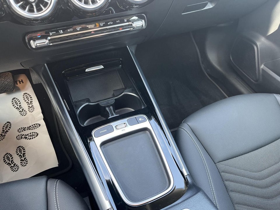 Mercedes EQA300 4Matic 5d