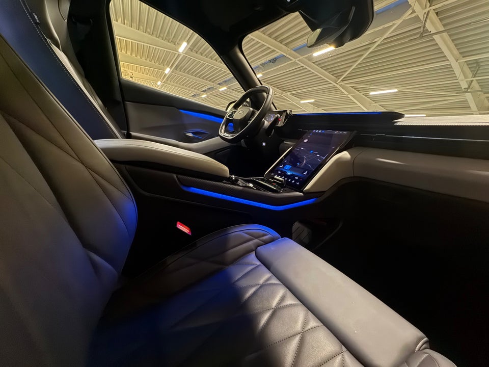 Ford Explorer 82 Premium Extended Range 5d