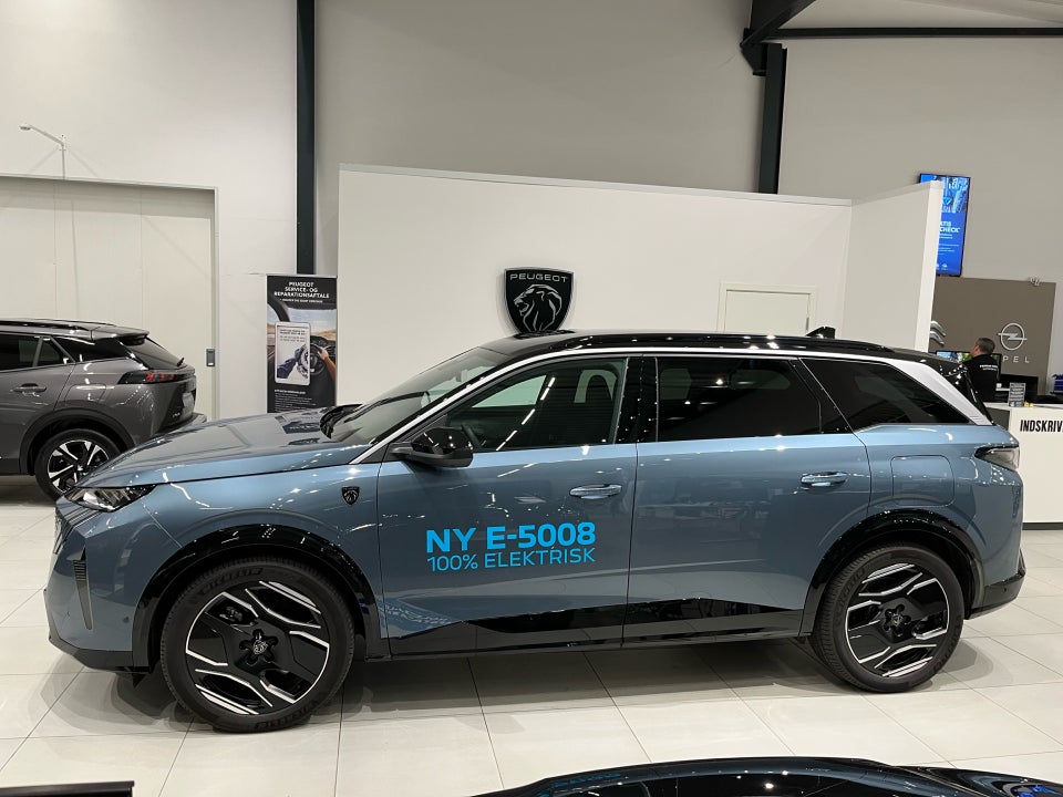 Peugeot e-5008 77 GT Pack 7prs 5d