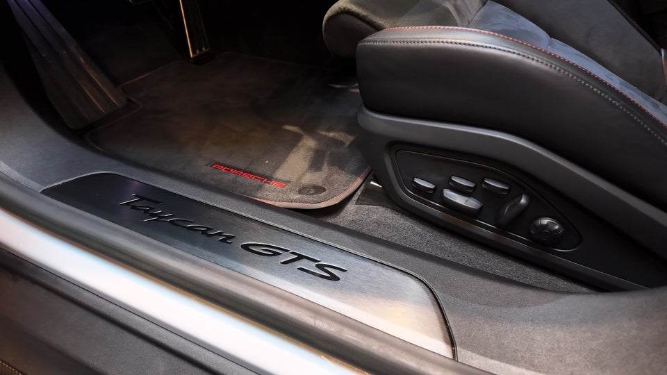 Porsche Taycan GTS Performance+  4d