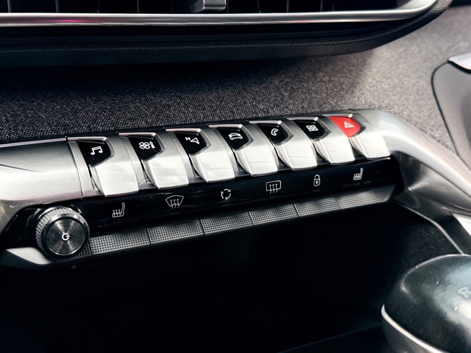 Peugeot 3008 1,2 e-THP 130 Allure 5d