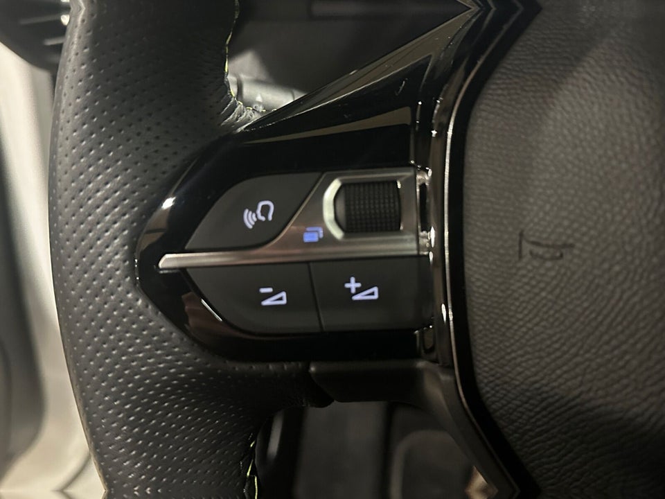 Peugeot e-208 50 GT Pack 5d