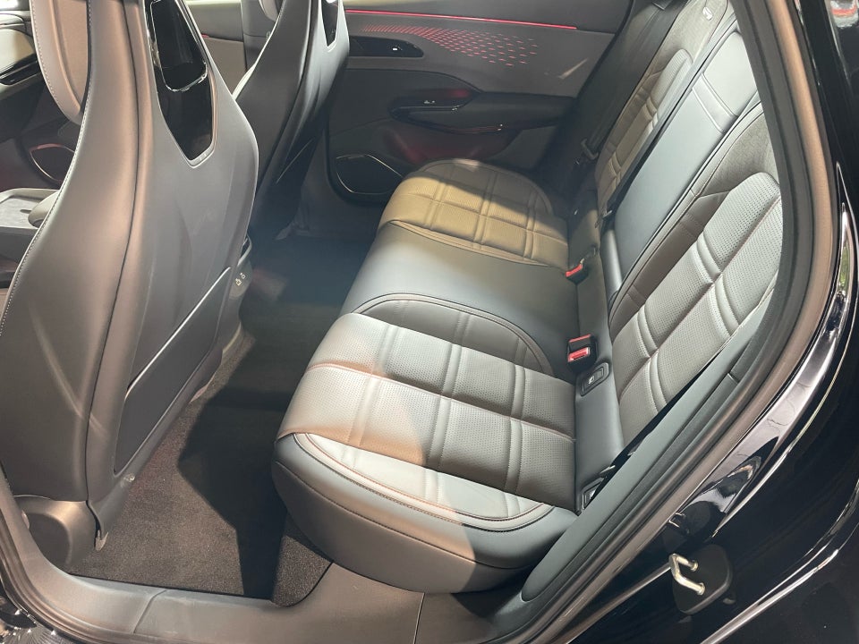 Hongqi EH7 111 Exclusive 4d