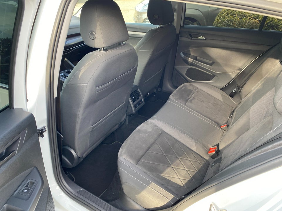 VW Golf VIII 2,0 TDi 150 Style DSG 5d