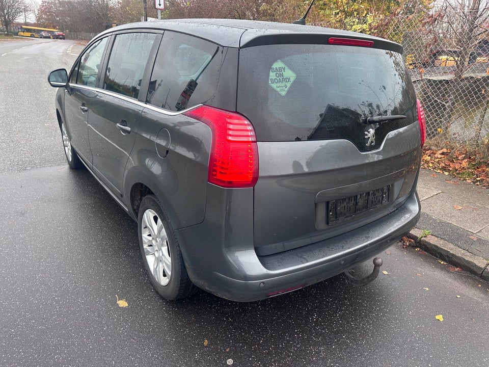 Peugeot 5008 1,6 HDi 110 Premium 7prs 5d