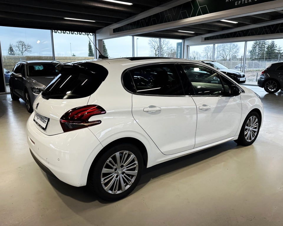 Peugeot 208 1,6 BlueHDi 100 Selection Sky 5d