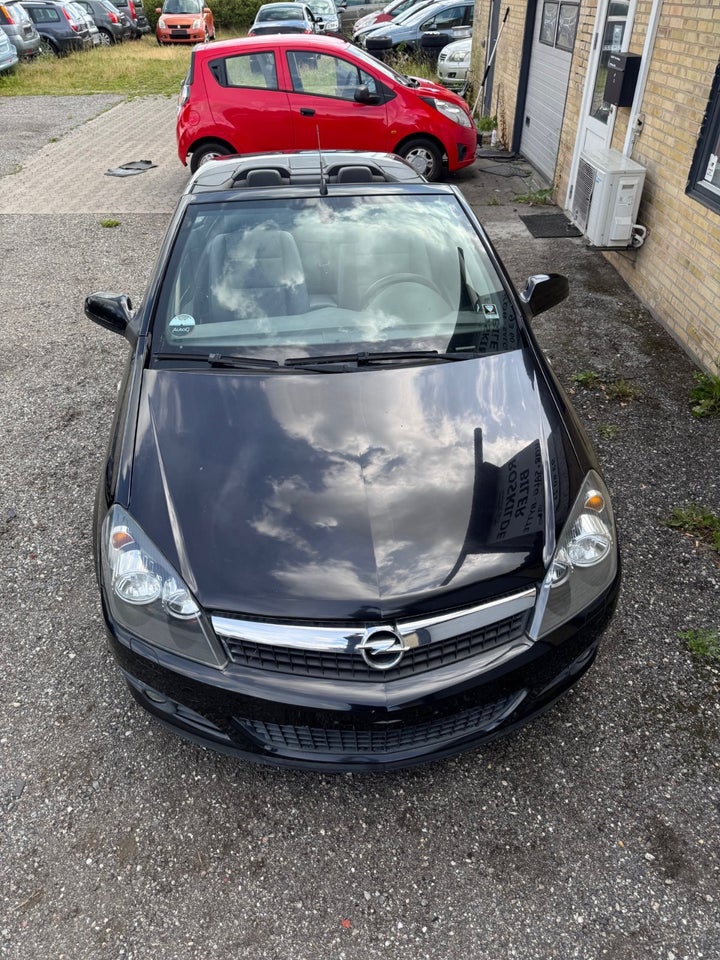 Opel Astra 1,8 16V Cosmo TwinTop 2d