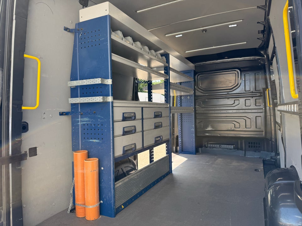 VW Crafter 35 2,0 TDi 177 Kassevogn L3H3 aut.