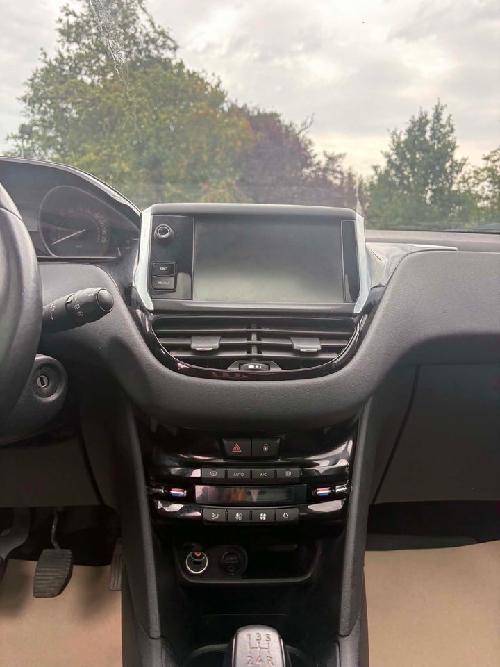 Peugeot 208 1,2 e-THP 110 Allure 5d