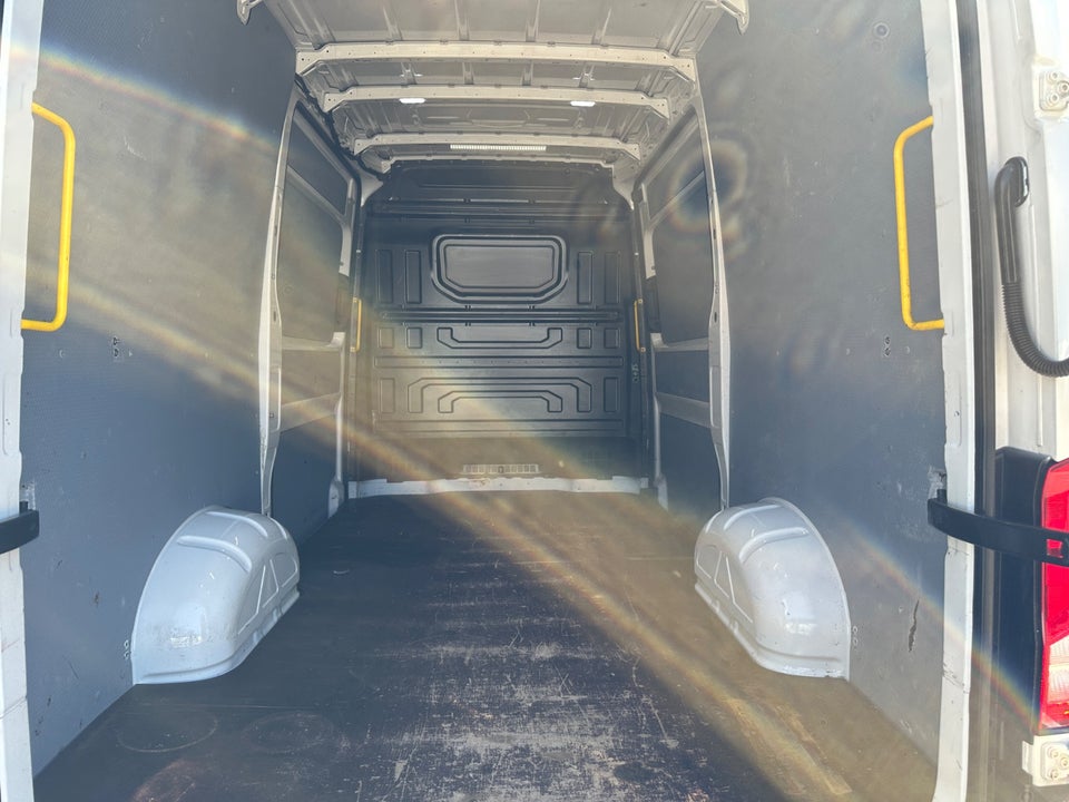 VW Crafter 30 2,0 TDi 140 Kassevogn L3H2