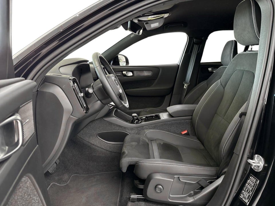 Volvo EX40 Extended Range Black Edition 5d