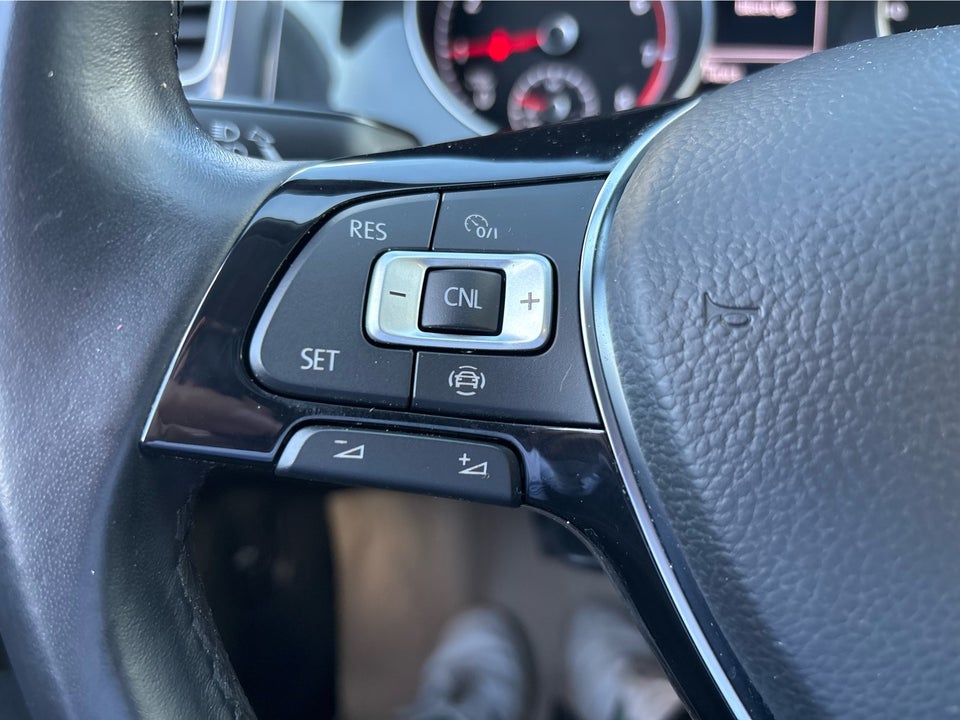 VW Golf VII 1,0 TSi 85 Trendline 5d