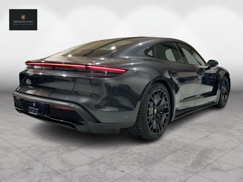 Porsche Taycan GTS Performance+  4d