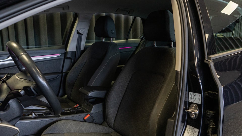 VW Golf VIII 1,5 eTSi 130 Life DSG 5d