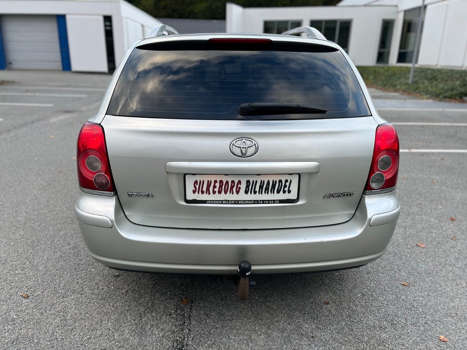 Toyota Avensis 1,8 VVT-i Sol 5d