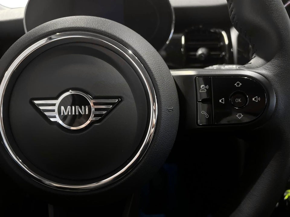 MINI Cooper SE Classic Trim 3d