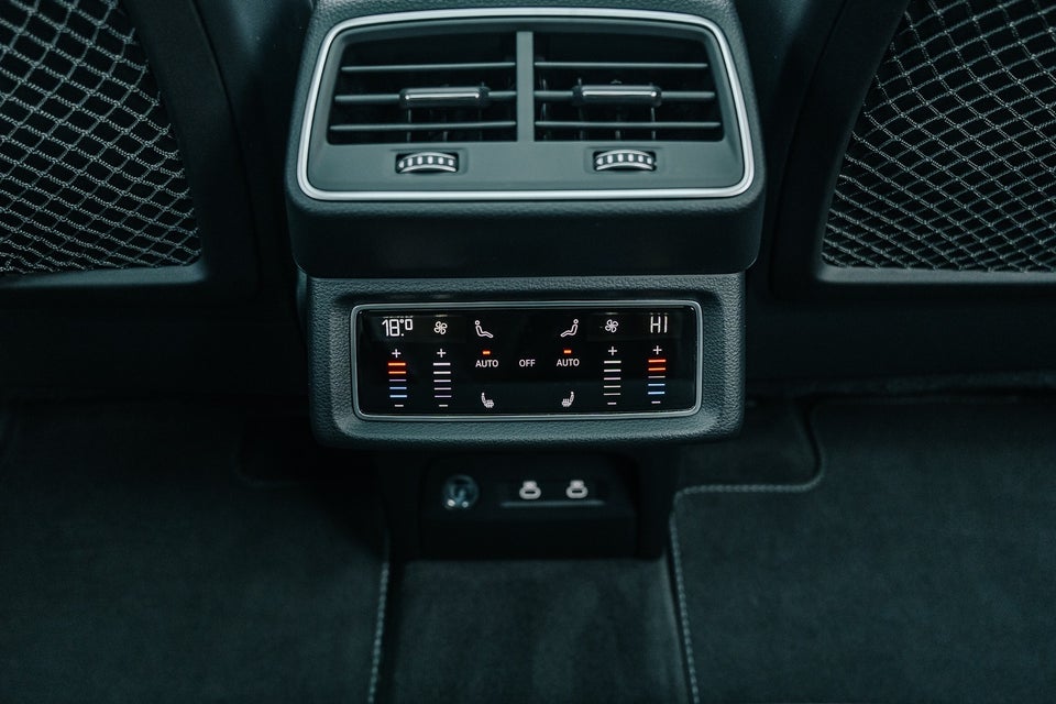 Audi Q8 e-tron 55 Advanced quattro 5d