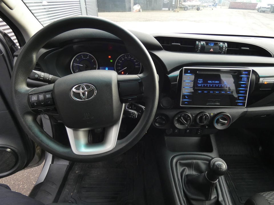 Toyota HiLux 2,4 D T2 Ex.Kab 4d