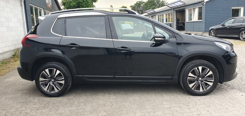 Peugeot 2008 1,2 PureTech 130 Selection Sky 5d
