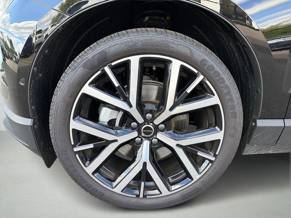 Volvo EX30 Extended Range Black Edition 5d