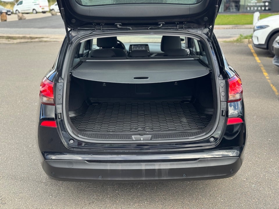 Hyundai i30 1,4 T-GDi Premium stc. DCT 5d