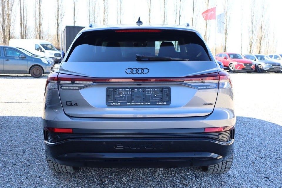 Audi Q4 e-tron 45 S-line quattro 5d