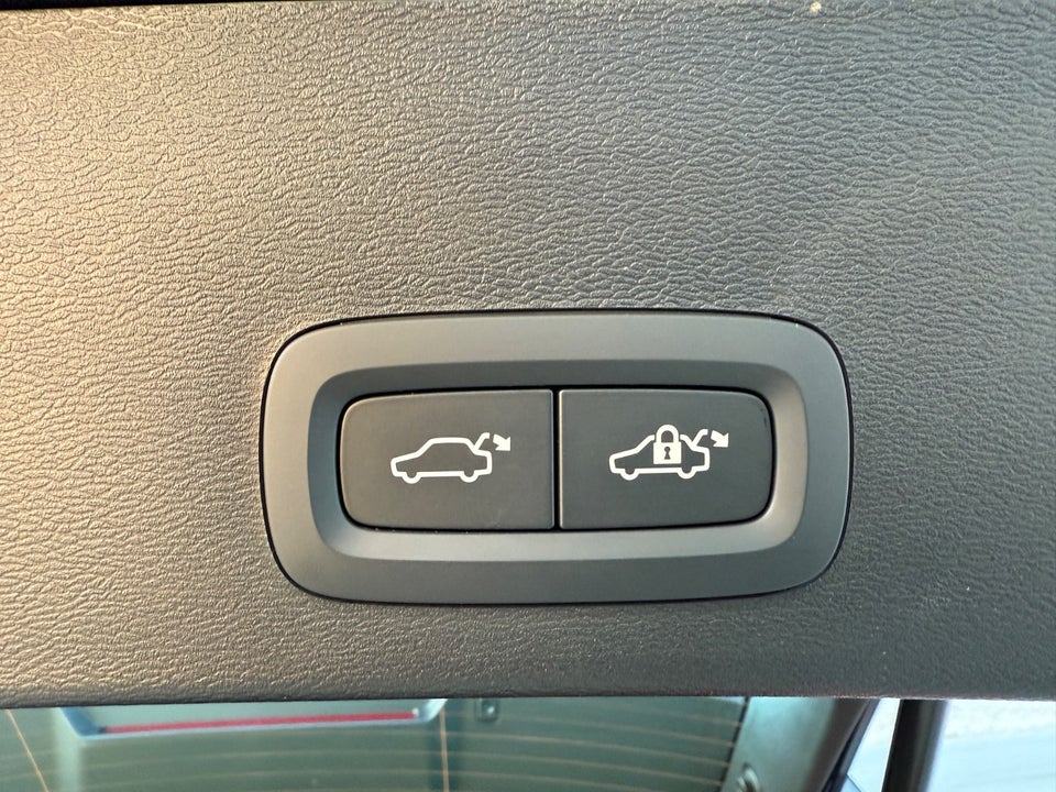 Volvo EX40 Extended Range Black Edition 5d