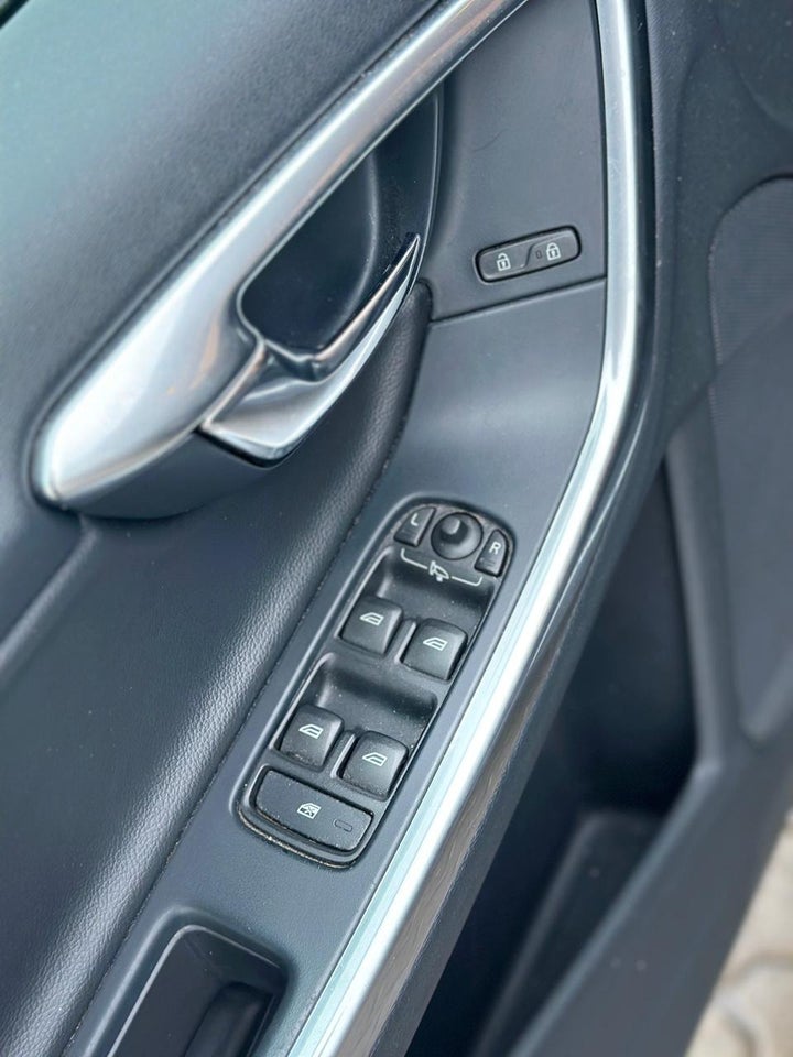 Volvo V60 2,0 D4 190 Momentum 5d