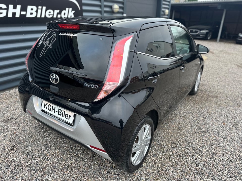 Toyota Aygo 1,0 VVT-i x-black 5d