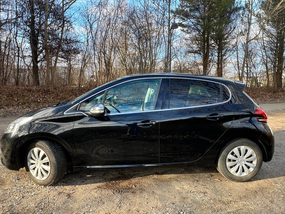 Peugeot 208 1,2 PureTech 82 Allure Sky 5d